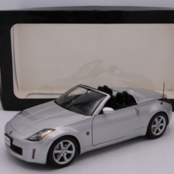 Autoart - 1:18 - Nissan 350Z Roadster - Color Gray