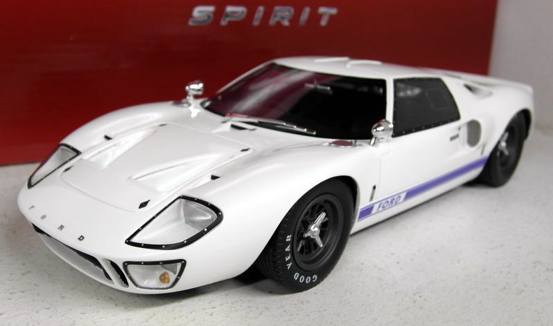 GT Spirit Ford GT40 MKI White / Blue stripes 1:18 GT131