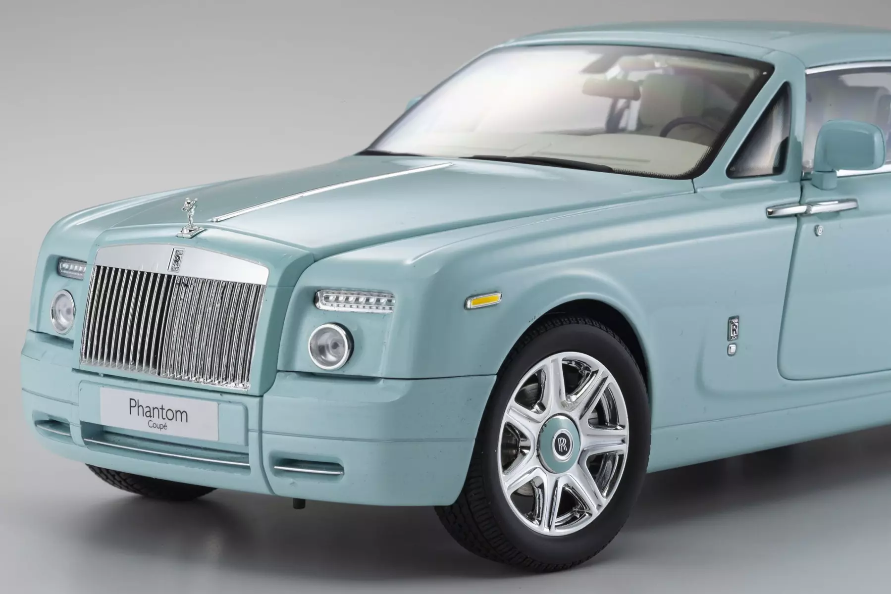KYOSHO ORIGINAL 1/18scale Rolls Royce Phantom Coupe Turquoise - Image 3