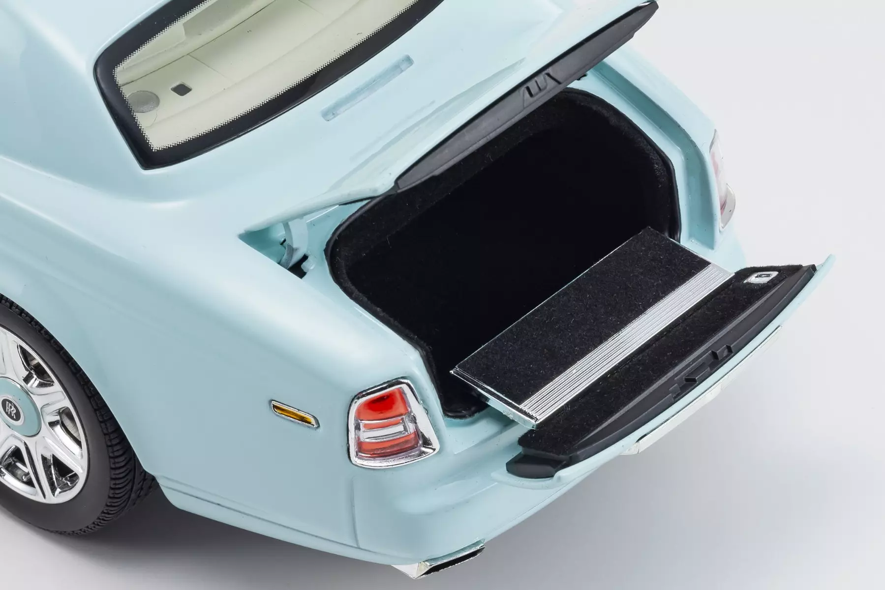 KYOSHO ORIGINAL 1/18scale Rolls Royce Phantom Coupe Turquoise - Image 5