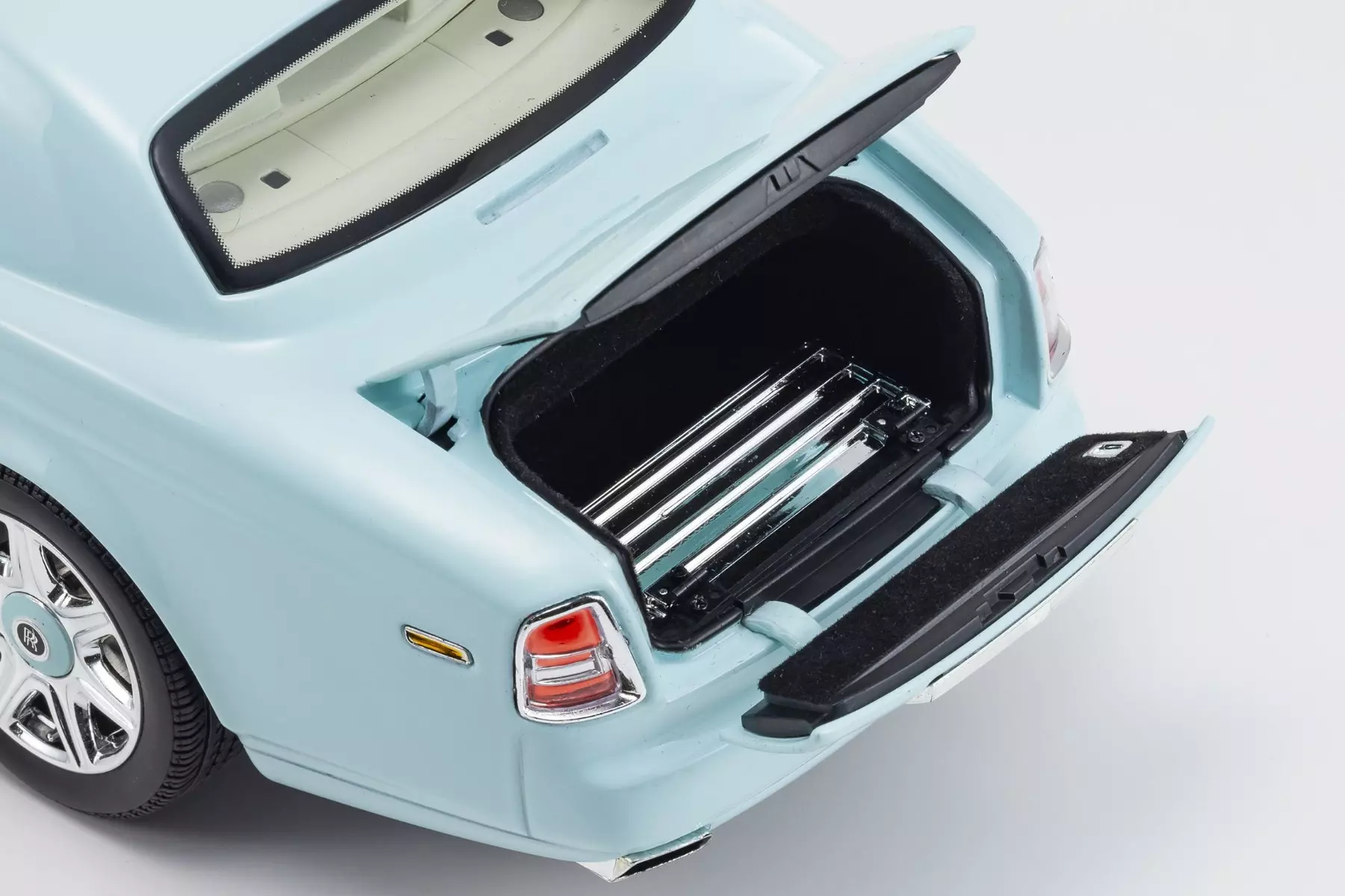 KYOSHO ORIGINAL 1/18scale Rolls Royce Phantom Coupe Turquoise - Image 6